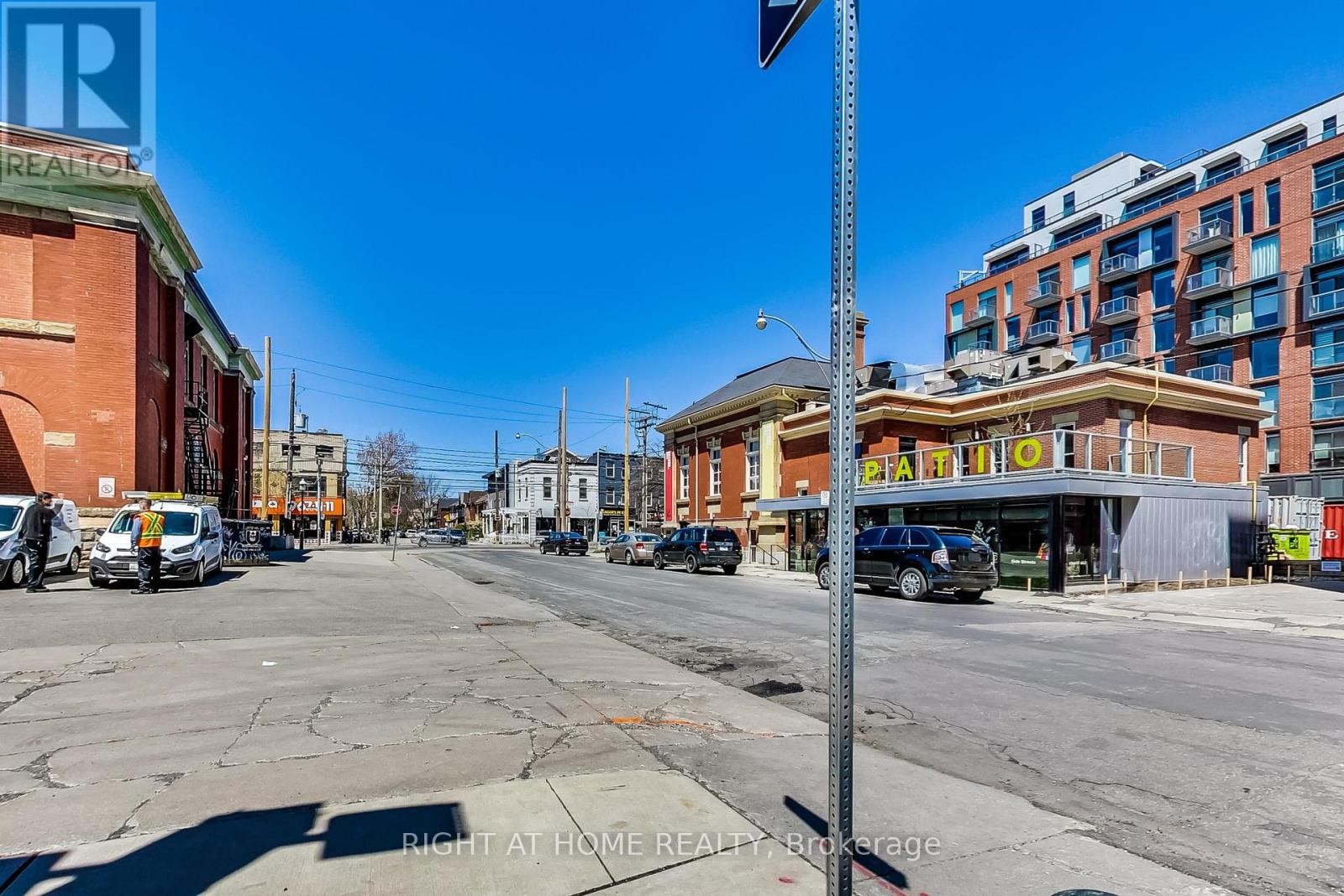 












98 SUDBURY STREET

,
Toronto (Trinity-Bellwoods),




Ontario
M6J0A9

