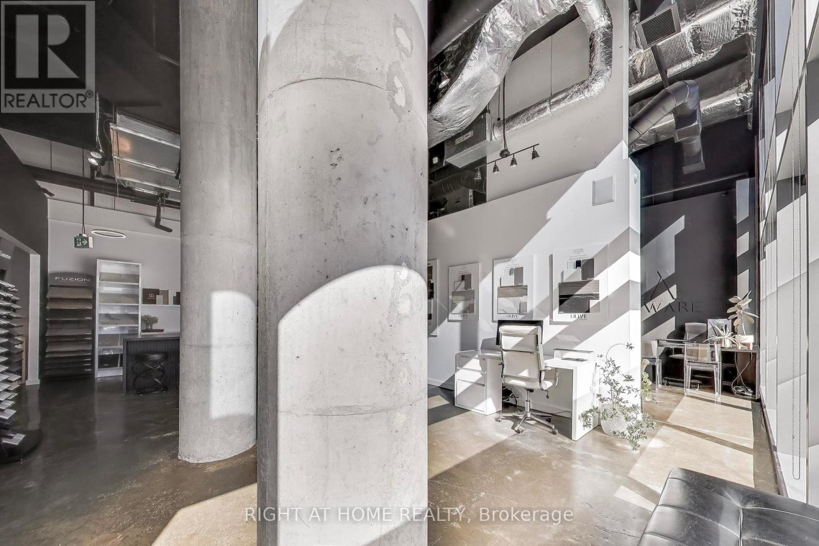 












98 SUDBURY STREET

,
Toronto (Trinity-Bellwoods),




Ontario
M6J0A9

