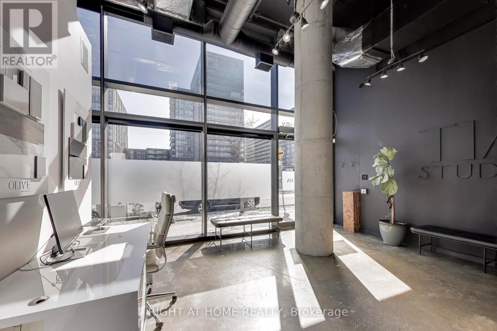 












98 SUDBURY STREET

,
Toronto (Trinity-Bellwoods),




Ontario
M6J0A9

