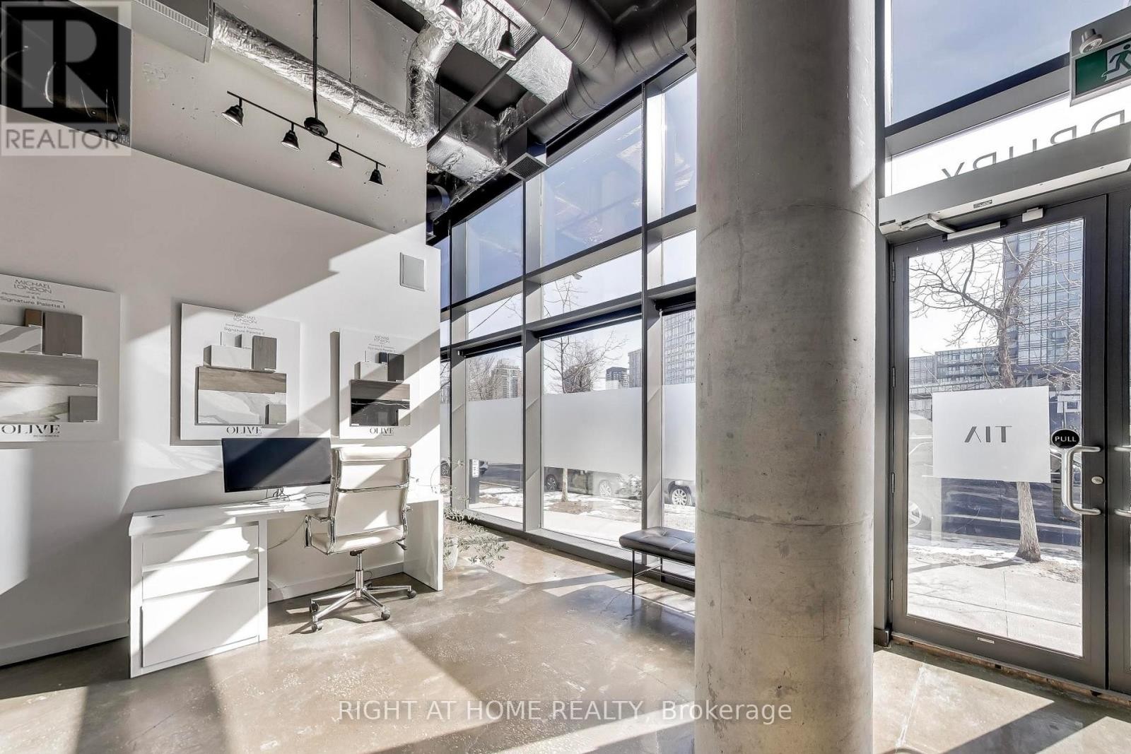 












98 SUDBURY STREET

,
Toronto (Trinity-Bellwoods),




Ontario
M6J0A9

