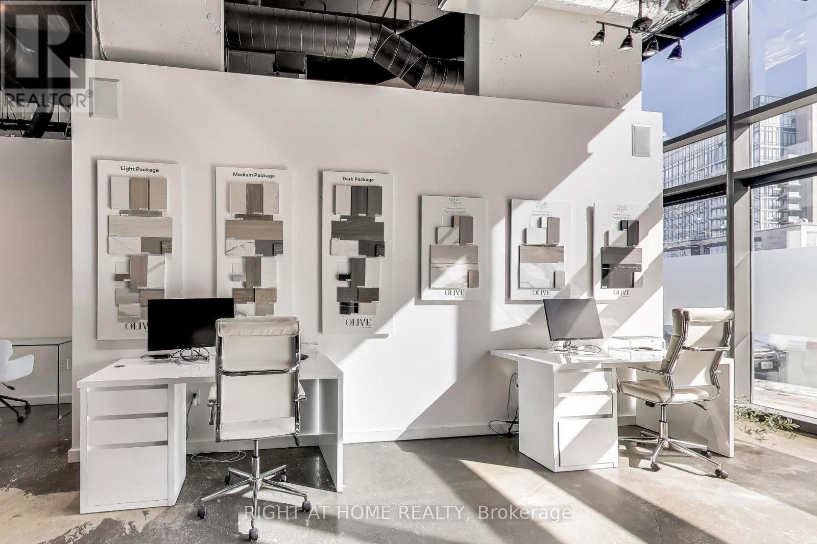 












98 SUDBURY STREET

,
Toronto (Trinity-Bellwoods),




Ontario
M6J0A9

