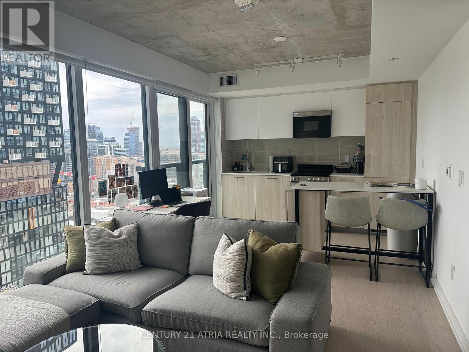 












1809 - 65 MUTUAL STREET

,
Toronto (Church-Yonge Corridor),




Ontario
M5B2A9

