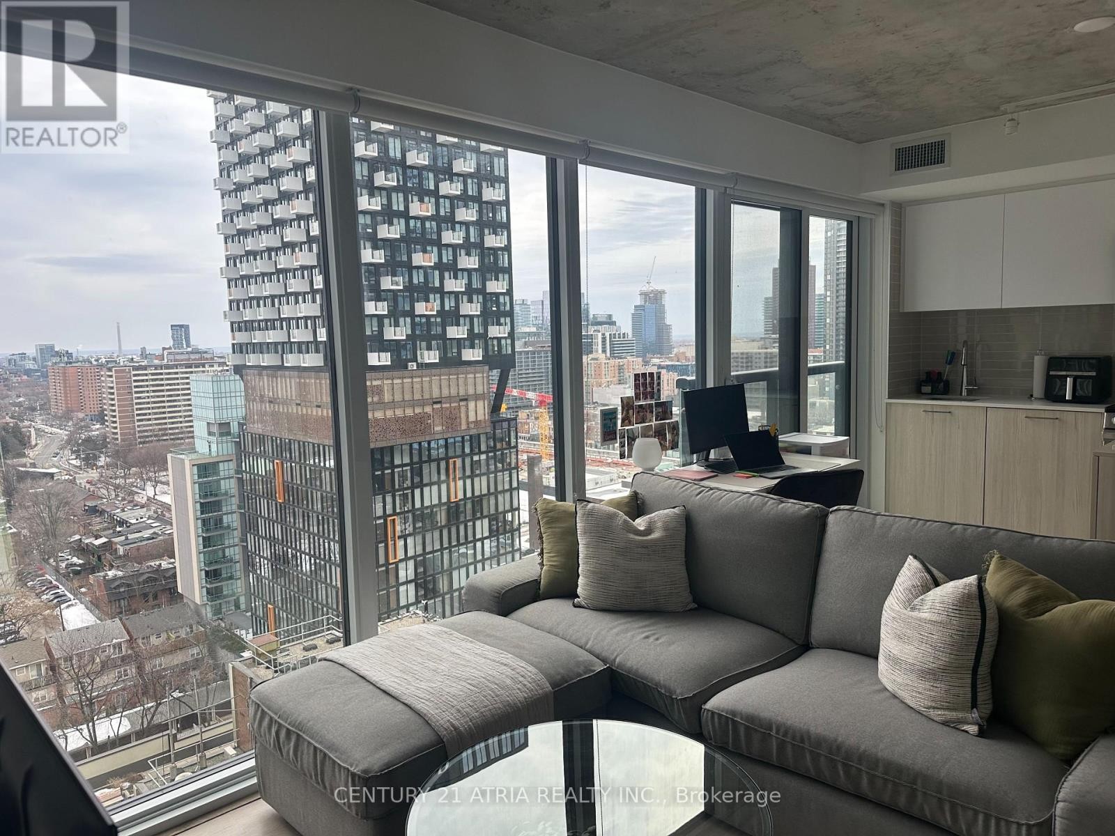 












1809 - 65 MUTUAL STREET

,
Toronto (Church-Yonge Corridor),




Ontario
M5B2A9

