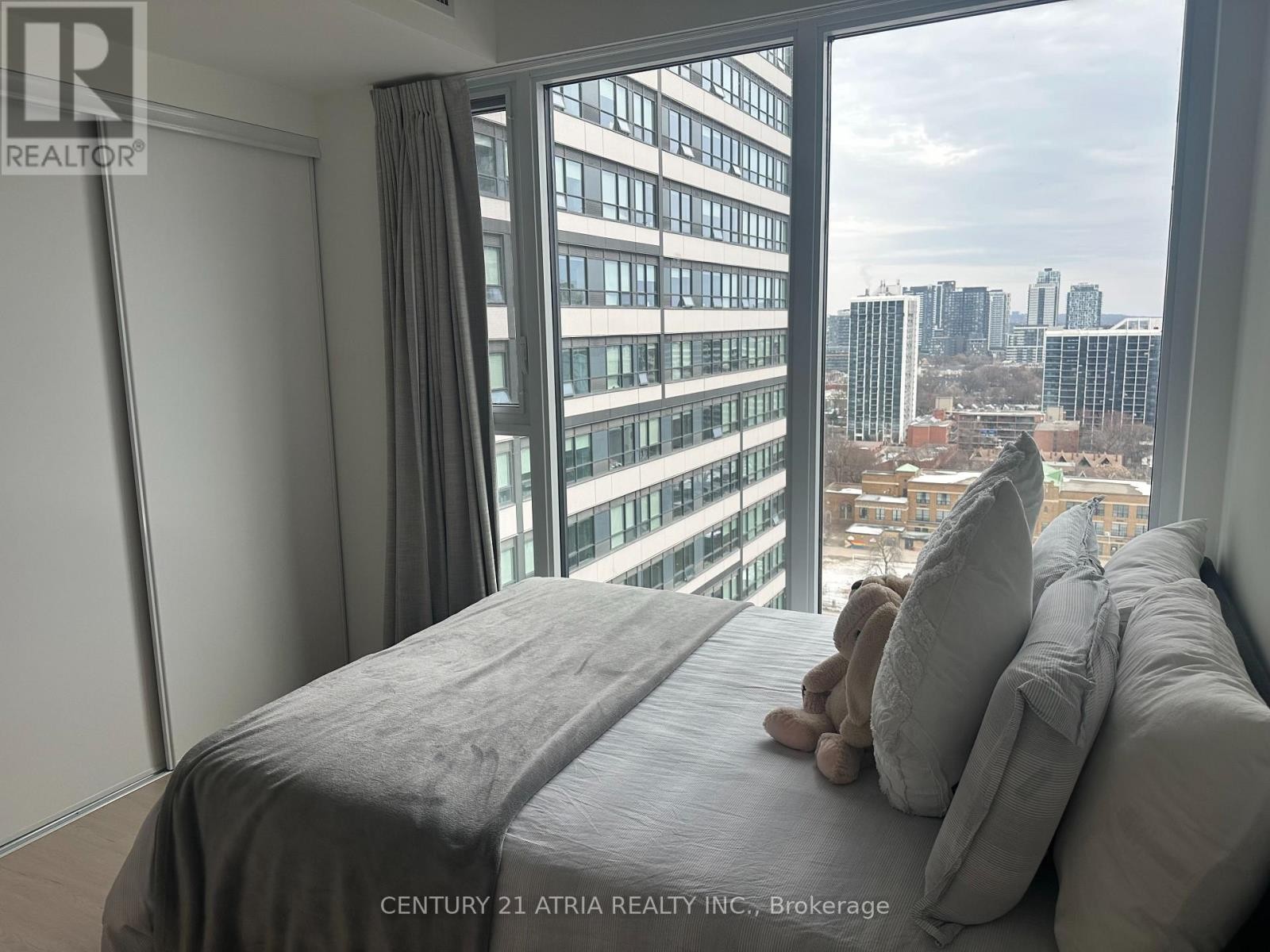 












1809 - 65 MUTUAL STREET

,
Toronto (Church-Yonge Corridor),




Ontario
M5B2A9

