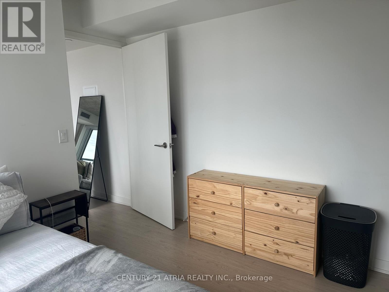 












1809 - 65 MUTUAL STREET

,
Toronto (Church-Yonge Corridor),




Ontario
M5B2A9

