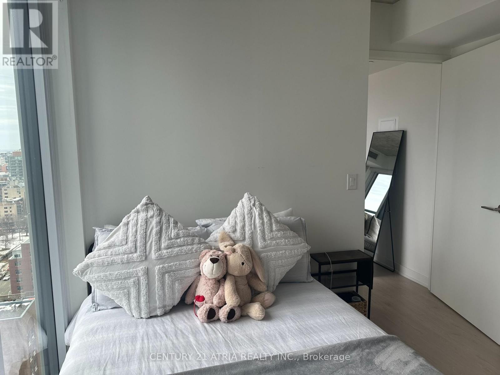 












1809 - 65 MUTUAL STREET

,
Toronto (Church-Yonge Corridor),




Ontario
M5B2A9

