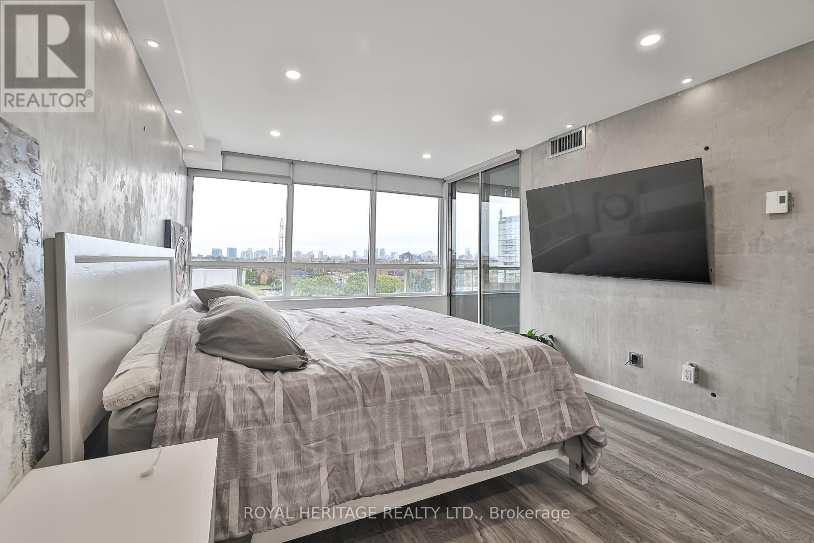 












801 - 10 TORRESDALE AVENUE

,
Toronto (Westminster-Branson),




Ontario
M2R3V8

