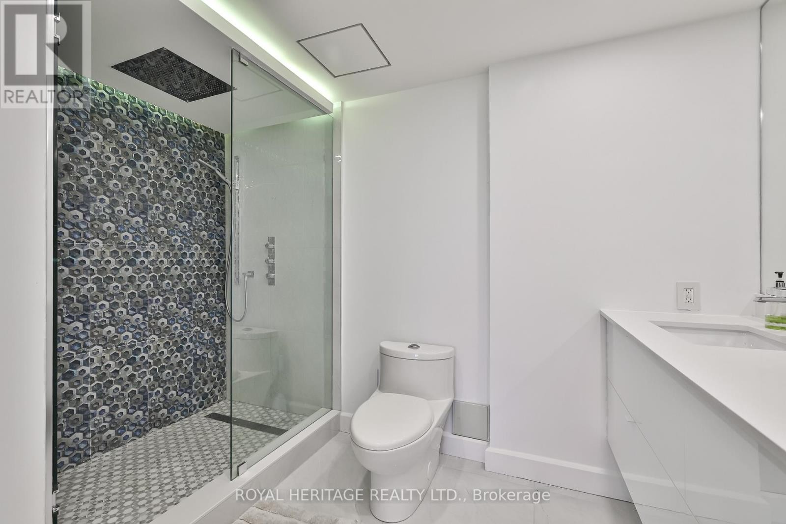 












801 - 10 TORRESDALE AVENUE

,
Toronto (Westminster-Branson),




Ontario
M2R3V8

