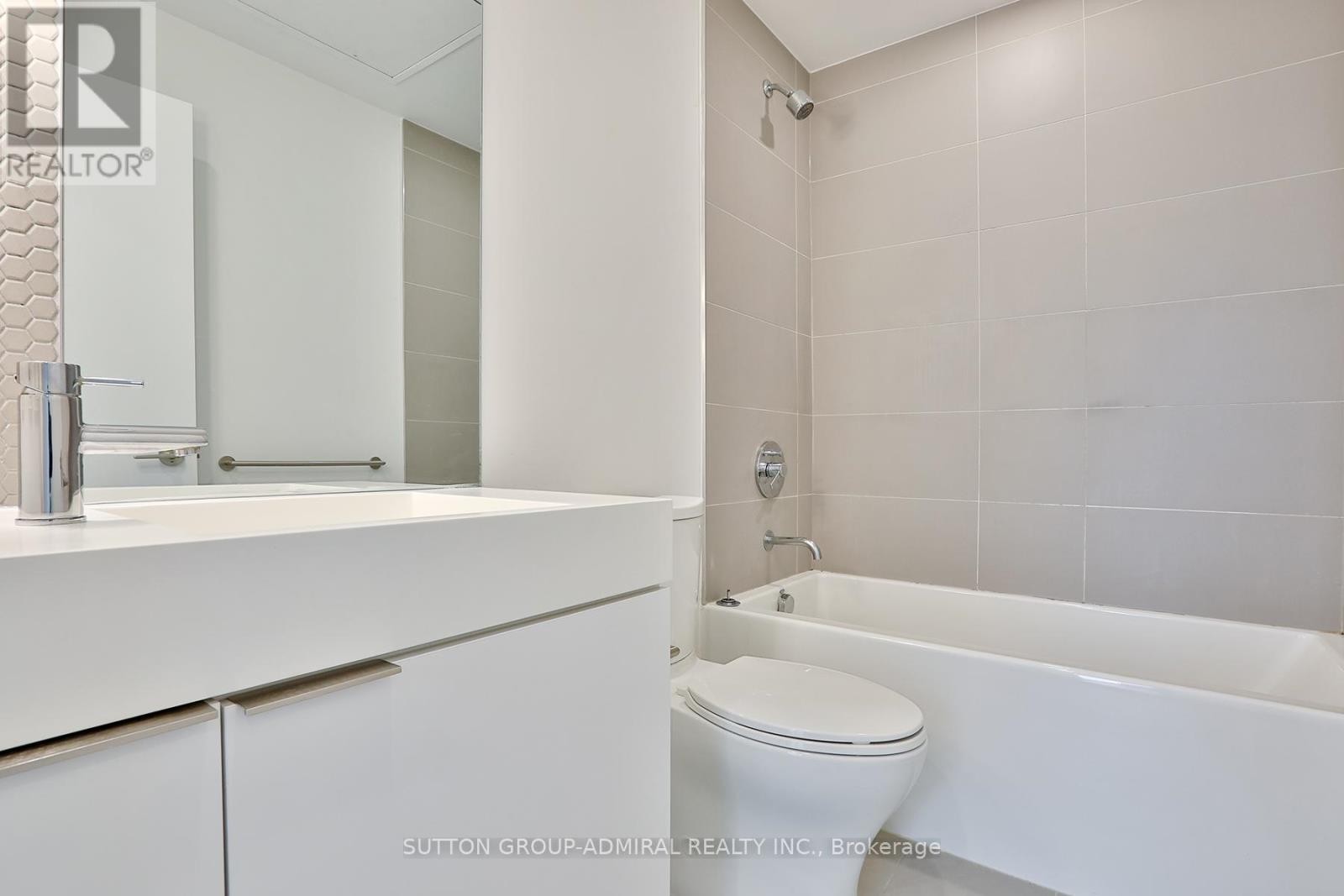 












911 - 33 HELENDALE AVENUE

,
Toronto (Yonge-Eglinton),




Ontario
M4R1C5

