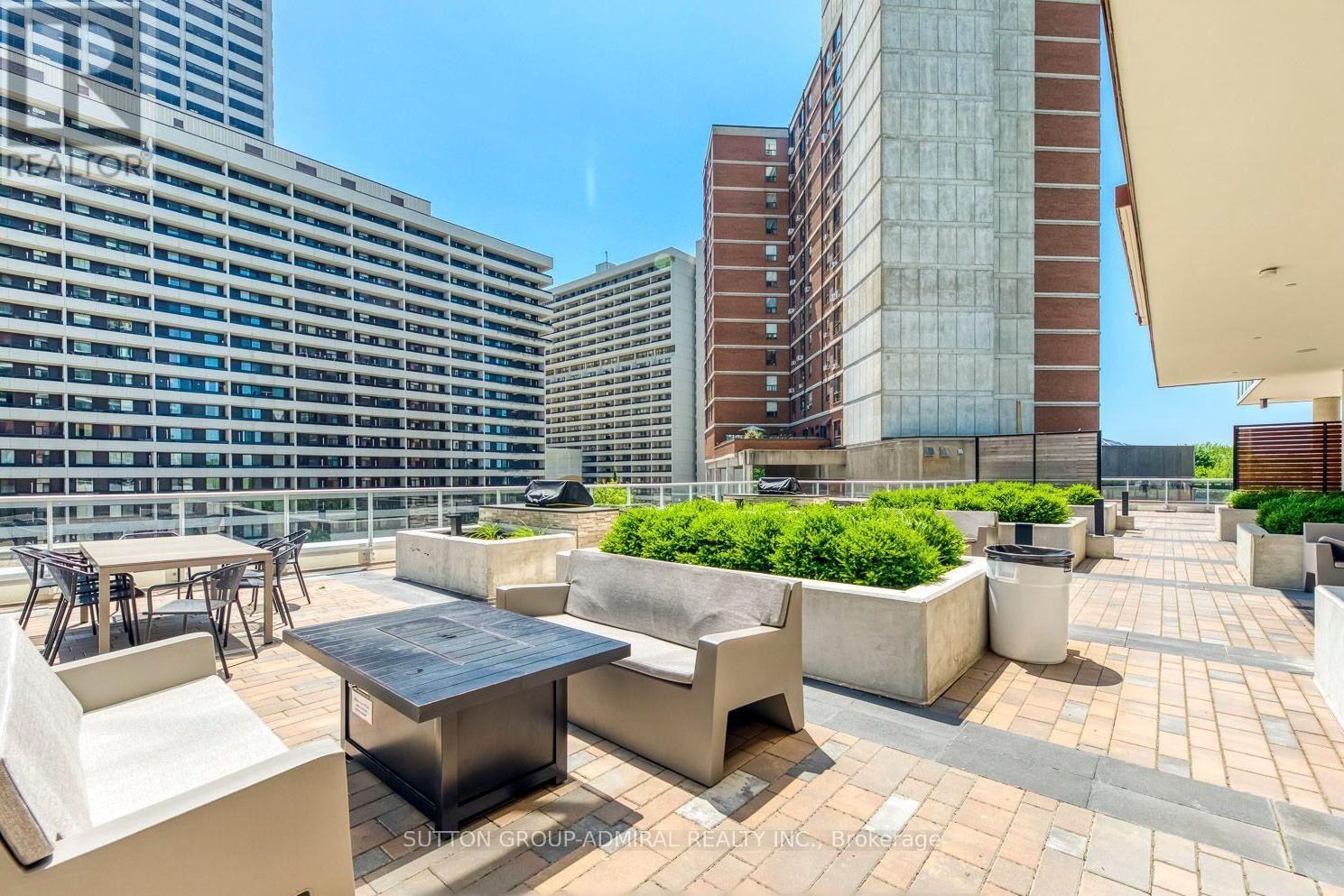 












911 - 33 HELENDALE AVENUE

,
Toronto (Yonge-Eglinton),




Ontario
M4R1C5

