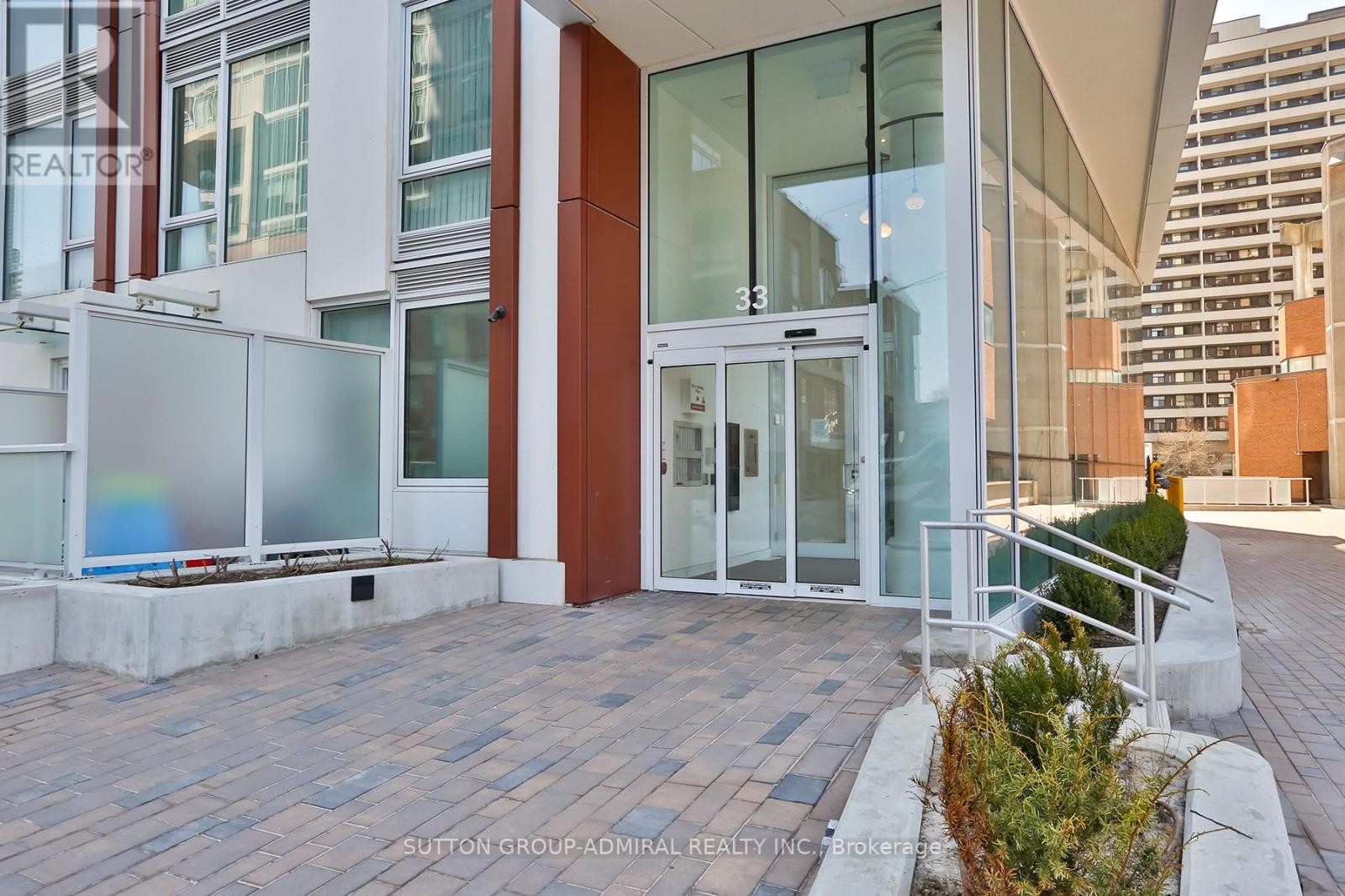 












911 - 33 HELENDALE AVENUE

,
Toronto (Yonge-Eglinton),




Ontario
M4R1C5

