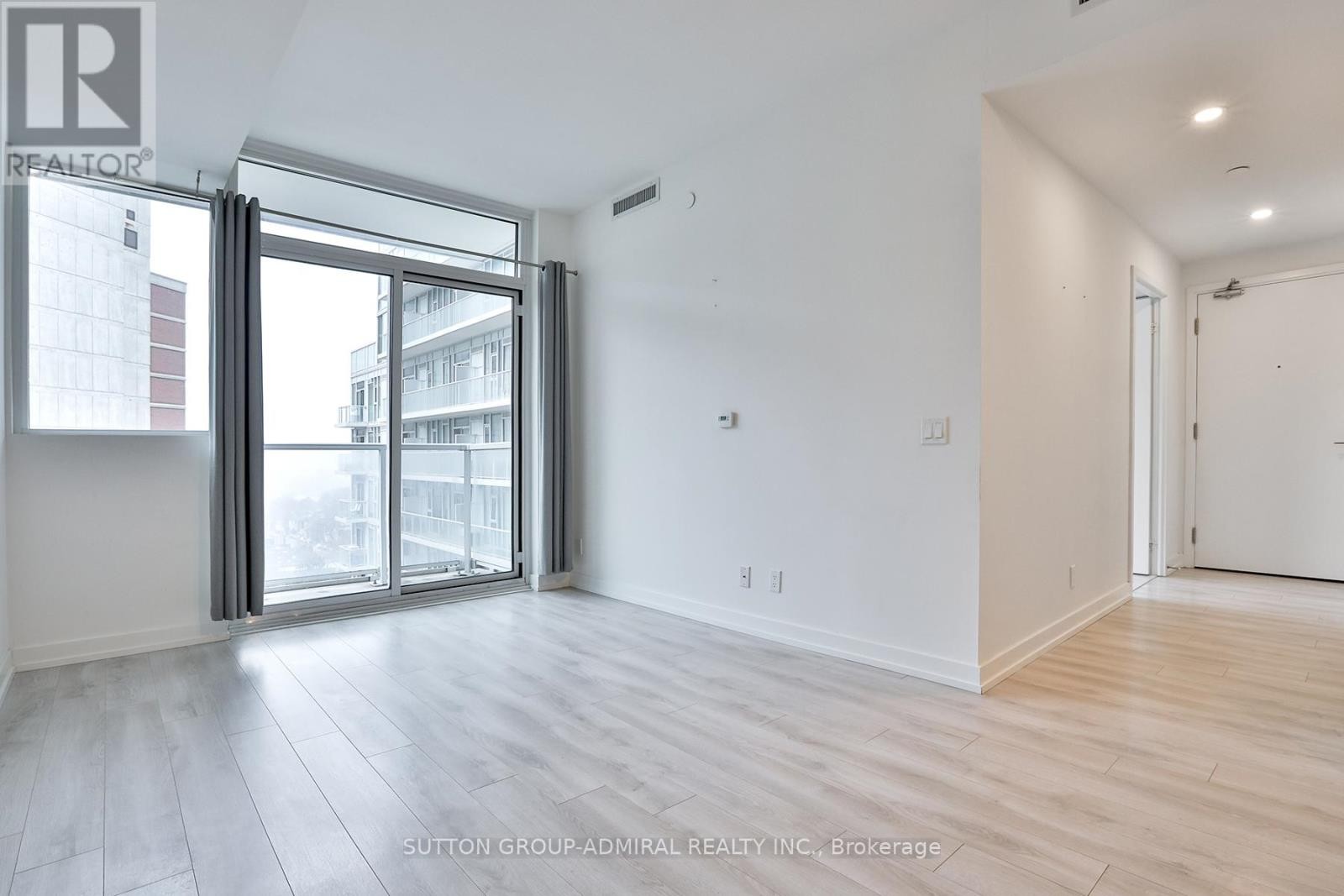 












911 - 33 HELENDALE AVENUE

,
Toronto (Yonge-Eglinton),




Ontario
M4R1C5

