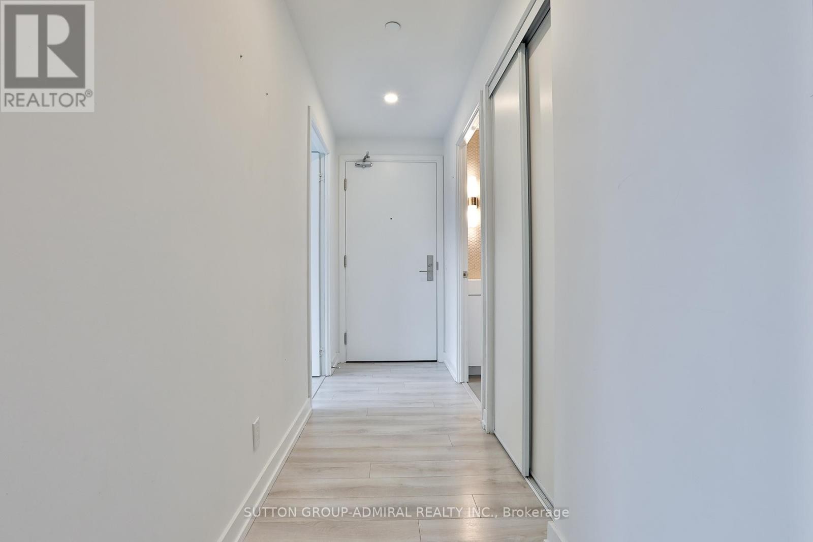 












911 - 33 HELENDALE AVENUE

,
Toronto (Yonge-Eglinton),




Ontario
M4R1C5

