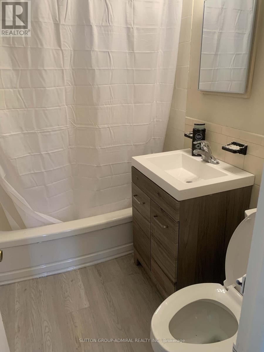 












1 - 2839 BATHURST STREET

,
Toronto (Bedford Park-Nortown),




Ontario
M6B3A4

