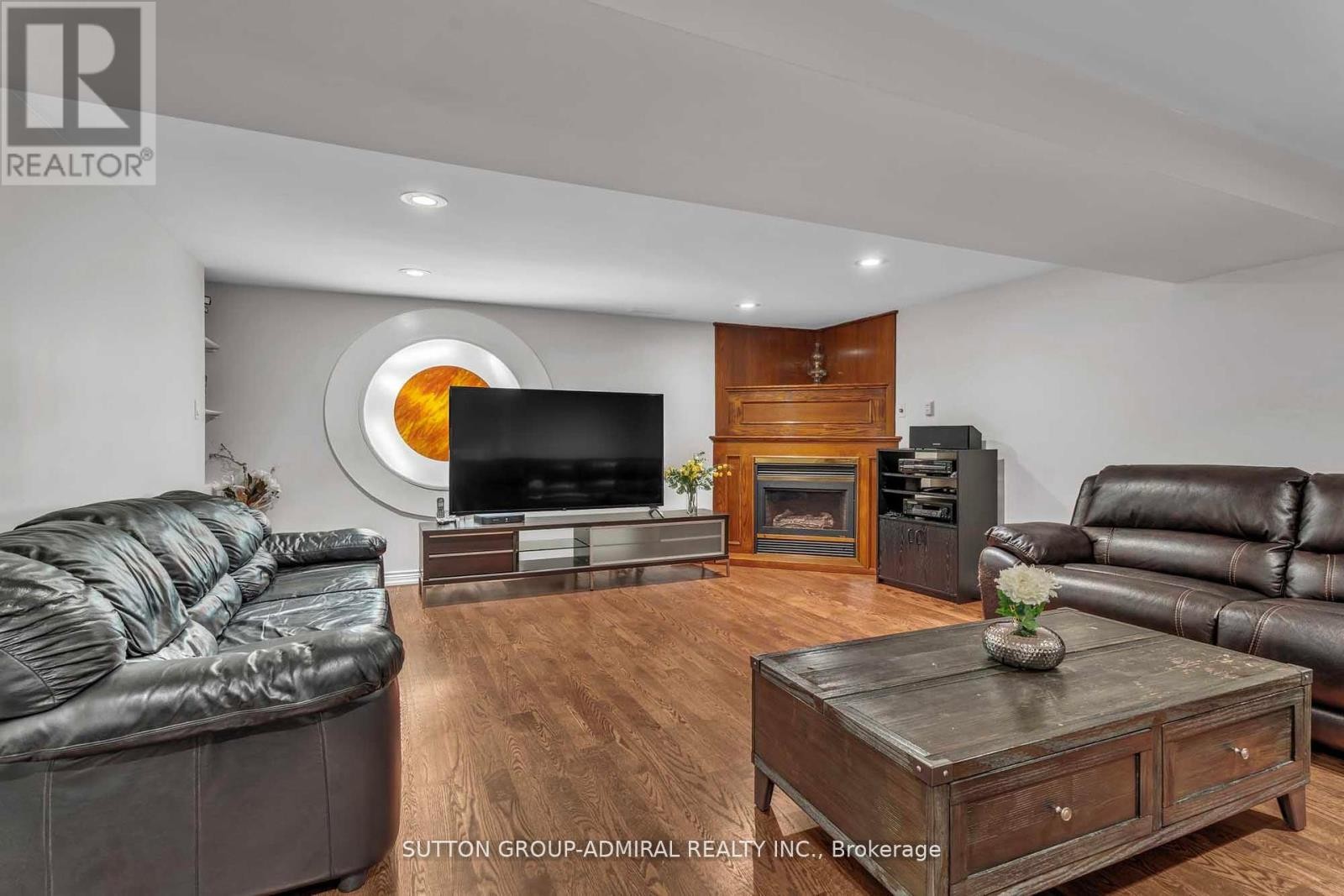 












116 GOULDING AVENUE

,
Toronto (Newtonbrook West),




Ontario
M2M1L4

