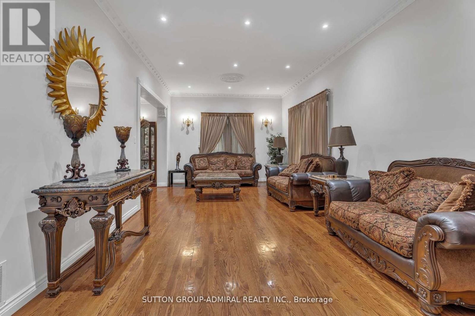 












116 GOULDING AVENUE

,
Toronto (Newtonbrook West),




Ontario
M2M1L4

