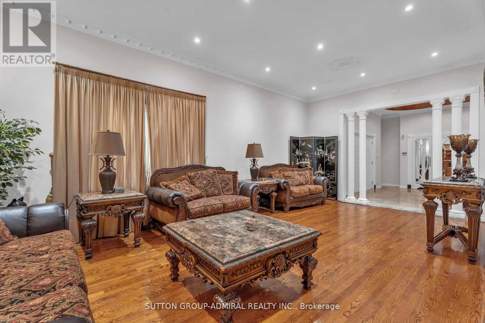 












116 GOULDING AVENUE

,
Toronto (Newtonbrook West),




Ontario
M2M1L4

