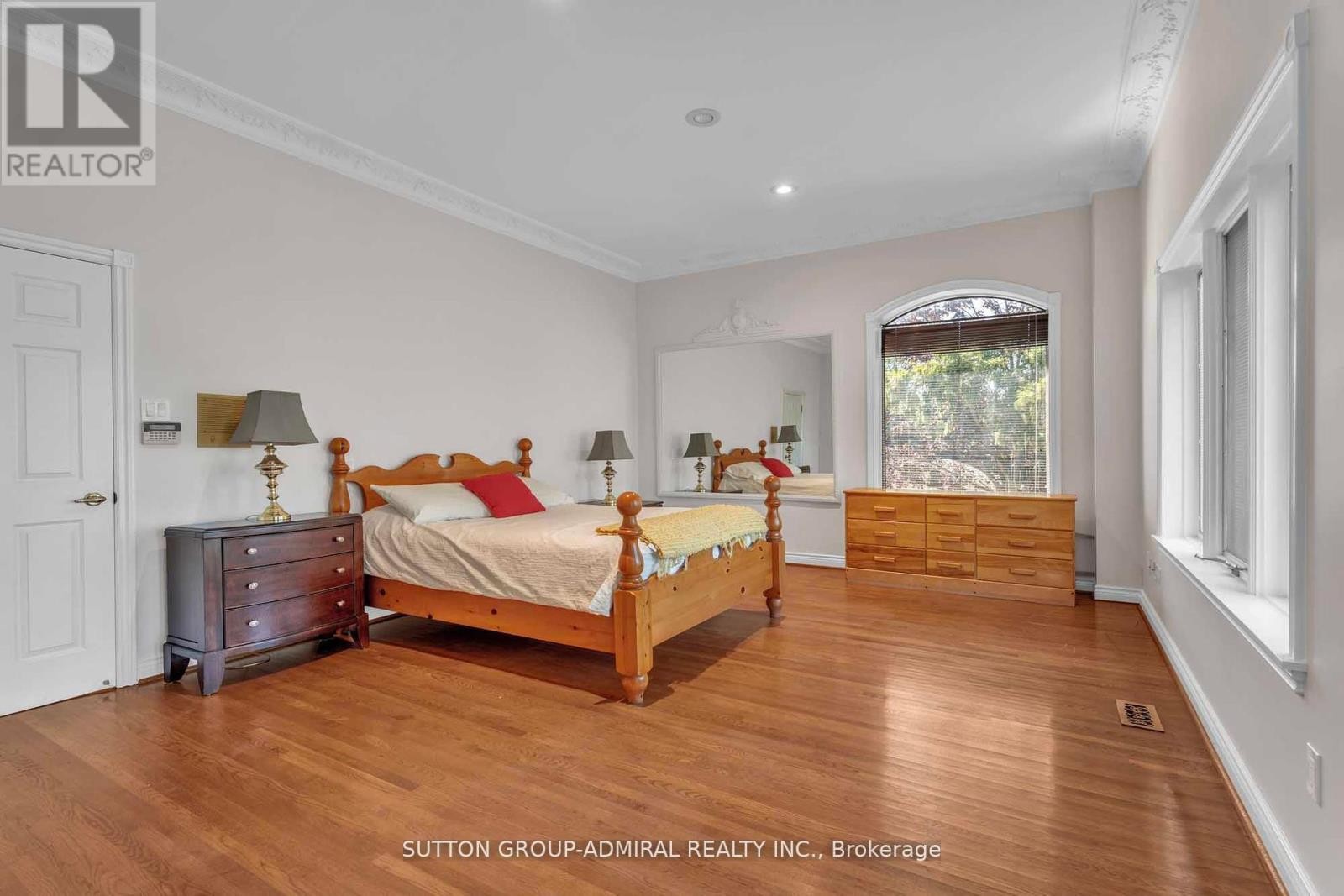 












116 GOULDING AVENUE

,
Toronto (Newtonbrook West),




Ontario
M2M1L4

