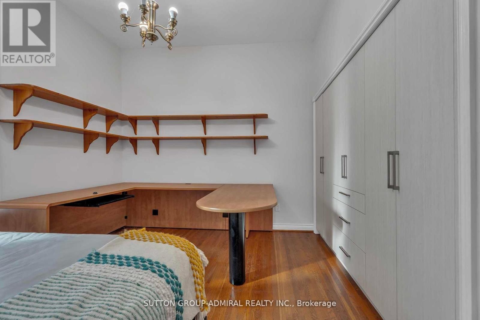 












116 GOULDING AVENUE

,
Toronto (Newtonbrook West),




Ontario
M2M1L4

