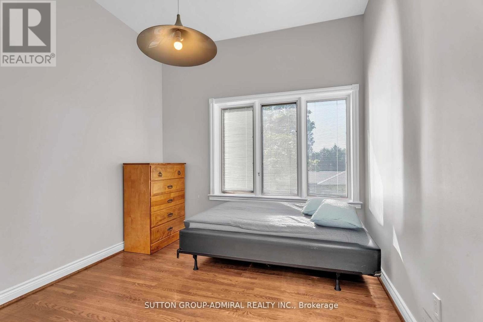 












116 GOULDING AVENUE

,
Toronto (Newtonbrook West),




Ontario
M2M1L4

