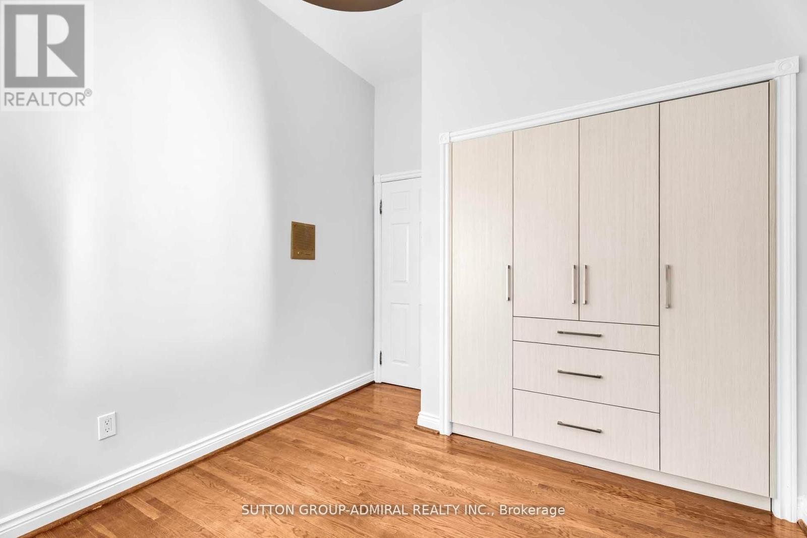 












116 GOULDING AVENUE

,
Toronto (Newtonbrook West),




Ontario
M2M1L4

