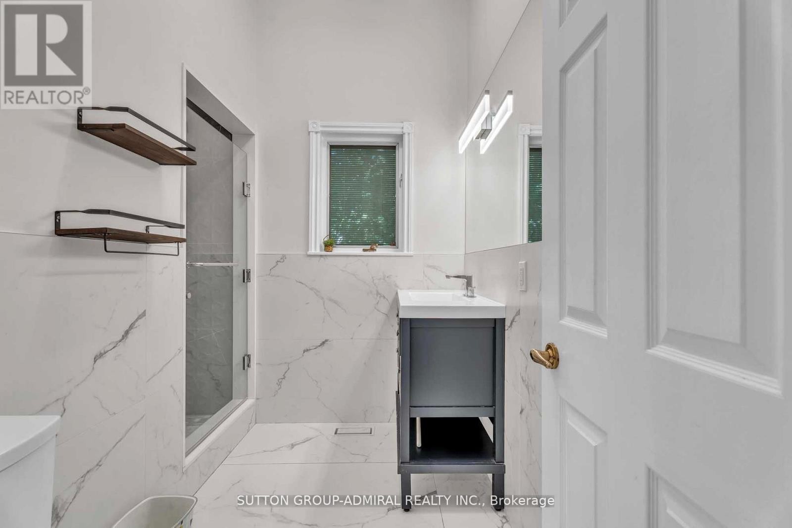 












116 GOULDING AVENUE

,
Toronto (Newtonbrook West),




Ontario
M2M1L4

