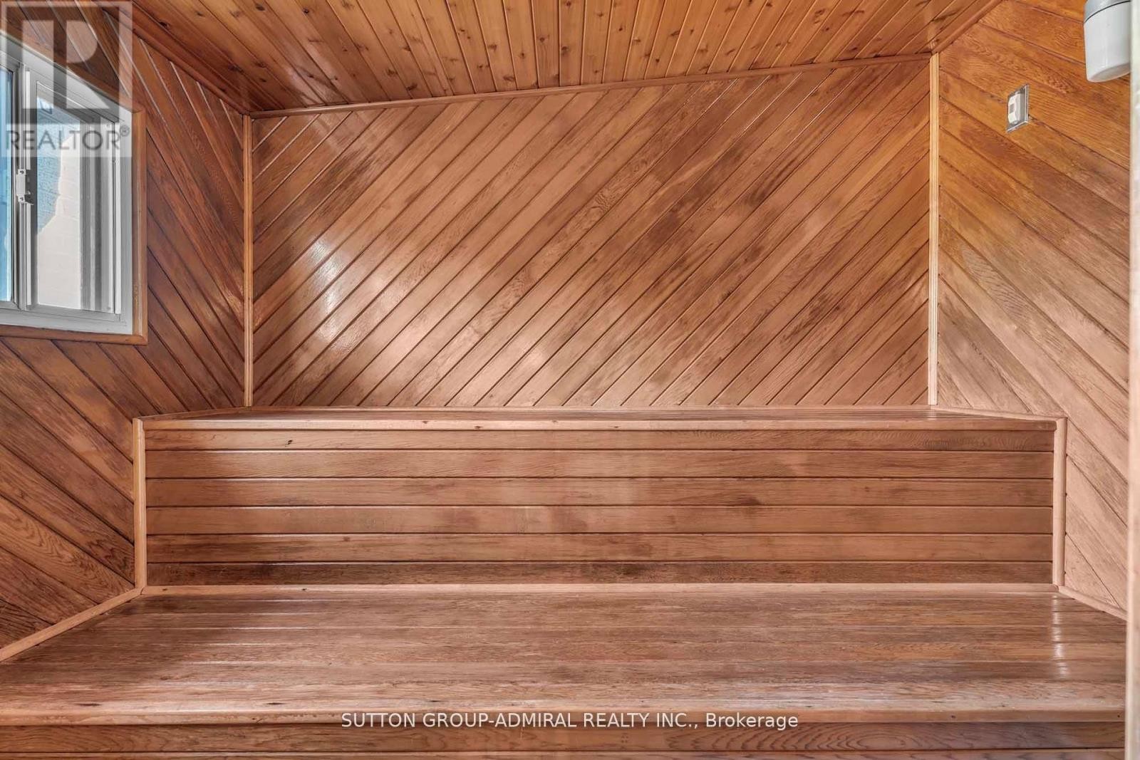 












116 GOULDING AVENUE

,
Toronto (Newtonbrook West),




Ontario
M2M1L4

