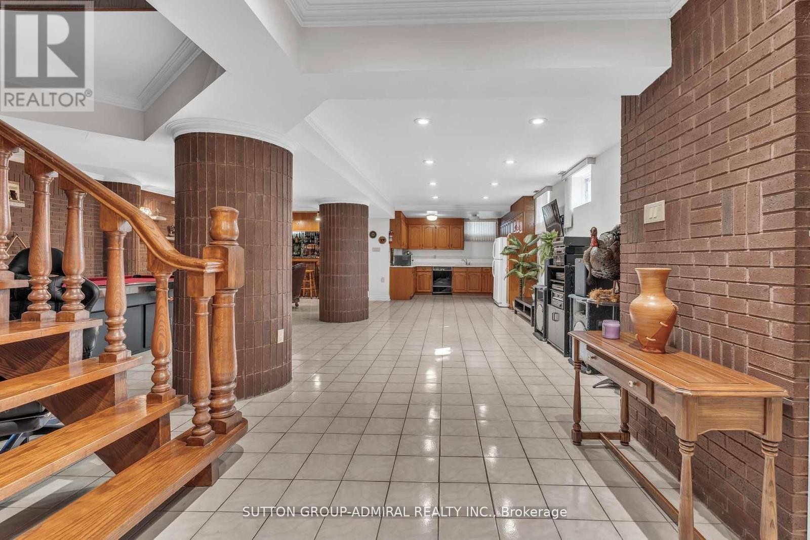 












116 GOULDING AVENUE

,
Toronto (Newtonbrook West),




Ontario
M2M1L4

