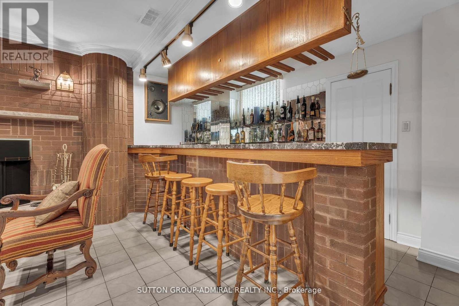 












116 GOULDING AVENUE

,
Toronto (Newtonbrook West),




Ontario
M2M1L4

