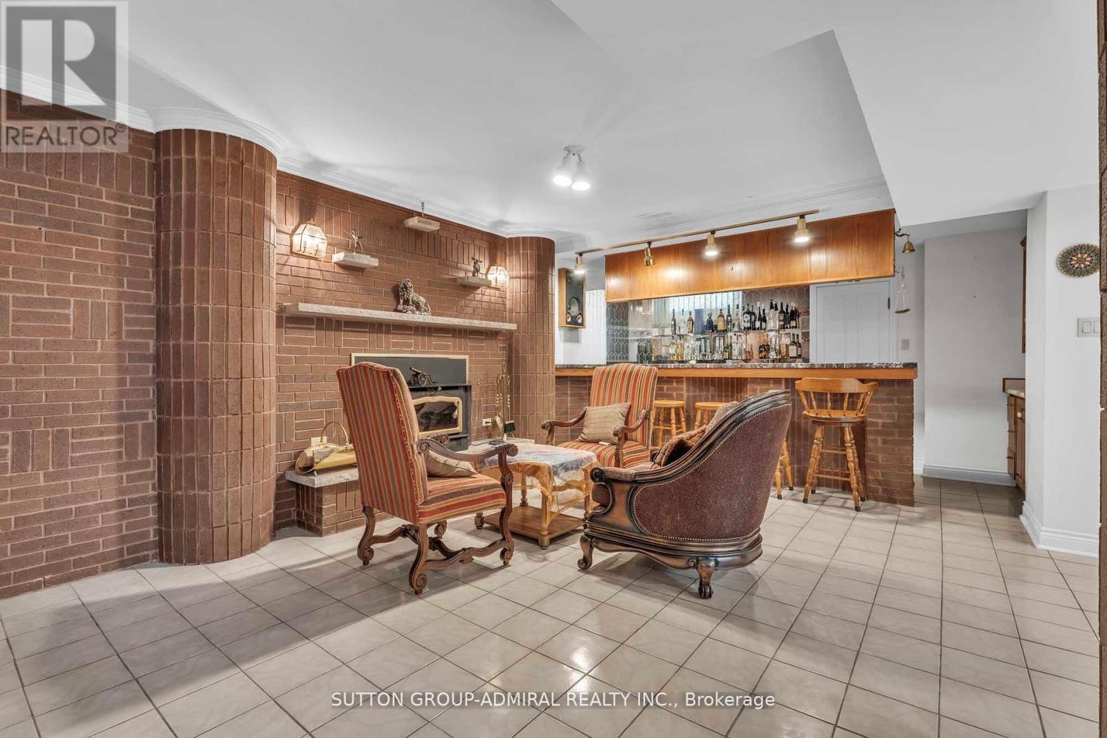 












116 GOULDING AVENUE

,
Toronto (Newtonbrook West),




Ontario
M2M1L4

