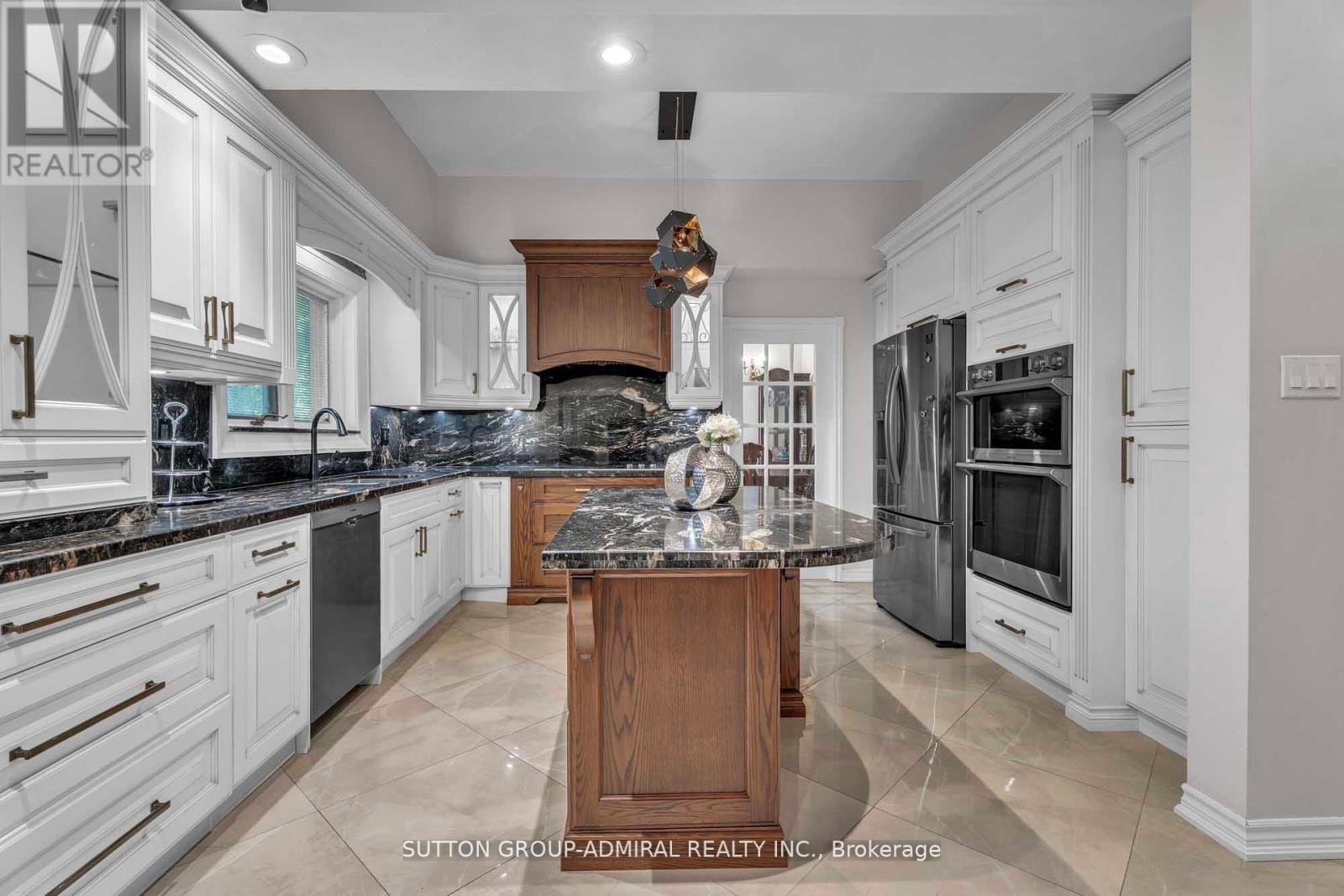 












116 GOULDING AVENUE

,
Toronto (Newtonbrook West),




Ontario
M2M1L4

