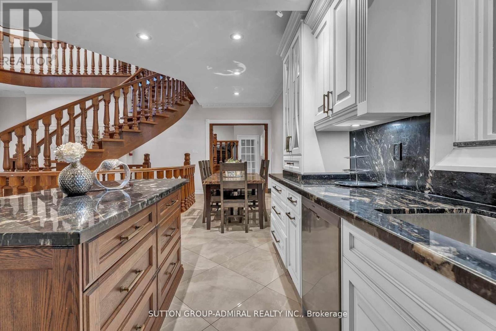 












116 GOULDING AVENUE

,
Toronto (Newtonbrook West),




Ontario
M2M1L4

