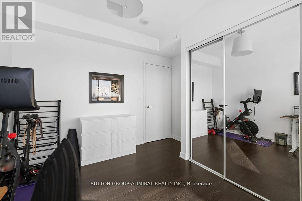 












1105 - 501 ST. CLAIR AVENUE

,
Toronto (Casa Loma),




Ontario
M5P0A2

