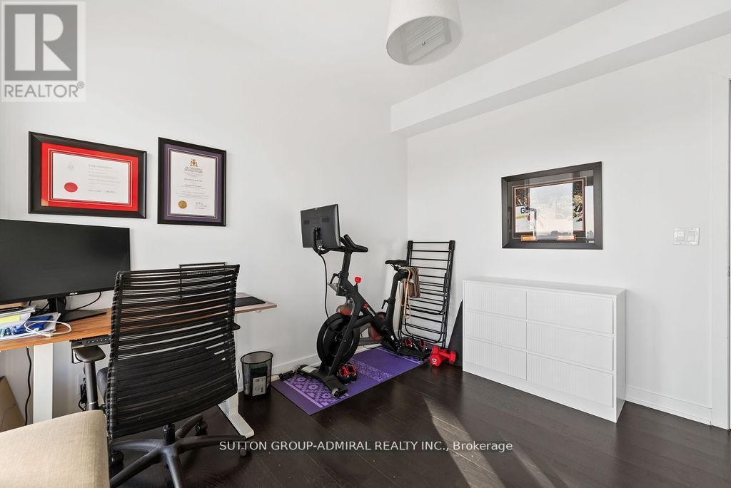 












1105 - 501 ST. CLAIR AVENUE

,
Toronto (Casa Loma),




Ontario
M5P0A2

