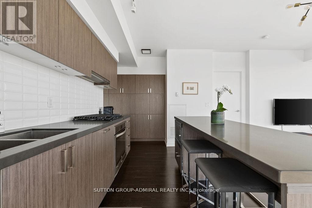 












1105 - 501 ST. CLAIR AVENUE

,
Toronto (Casa Loma),




Ontario
M5P0A2

