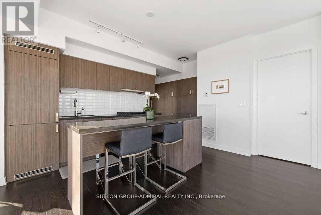 












1105 - 501 ST. CLAIR AVENUE

,
Toronto (Casa Loma),




Ontario
M5P0A2

