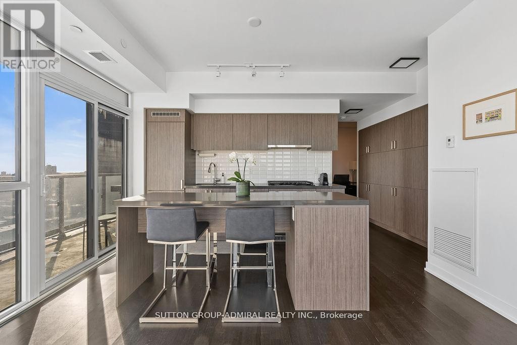 












1105 - 501 ST. CLAIR AVENUE

,
Toronto (Casa Loma),




Ontario
M5P0A2

