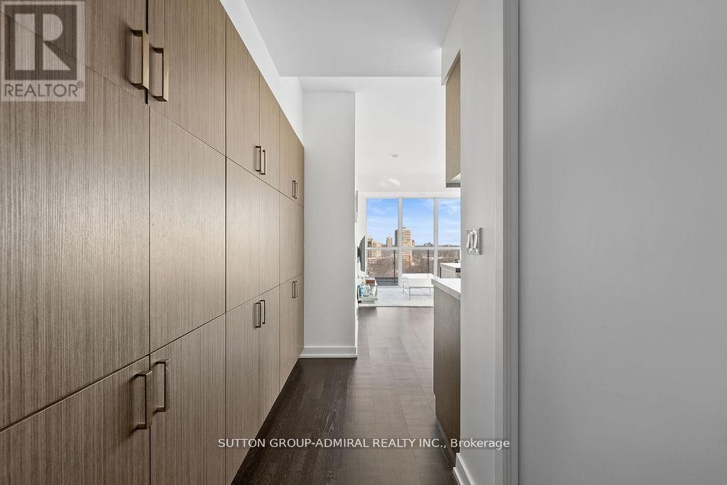 












1105 - 501 ST. CLAIR AVENUE

,
Toronto (Casa Loma),




Ontario
M5P0A2

