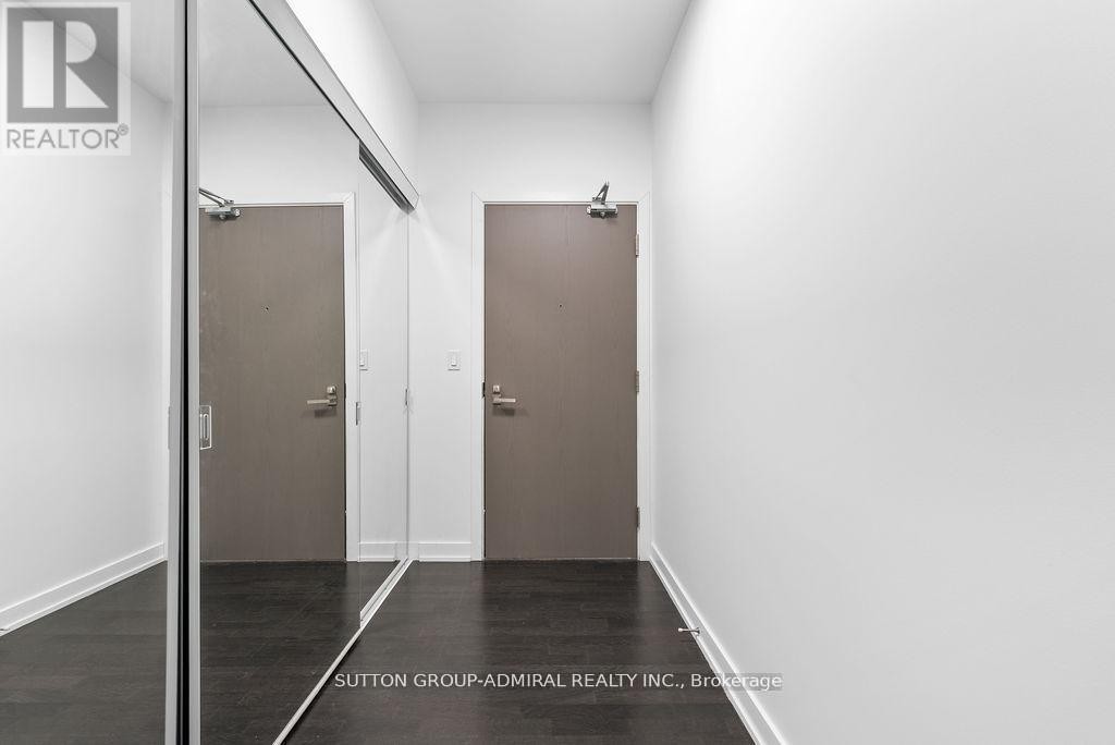 












1105 - 501 ST. CLAIR AVENUE

,
Toronto (Casa Loma),




Ontario
M5P0A2

