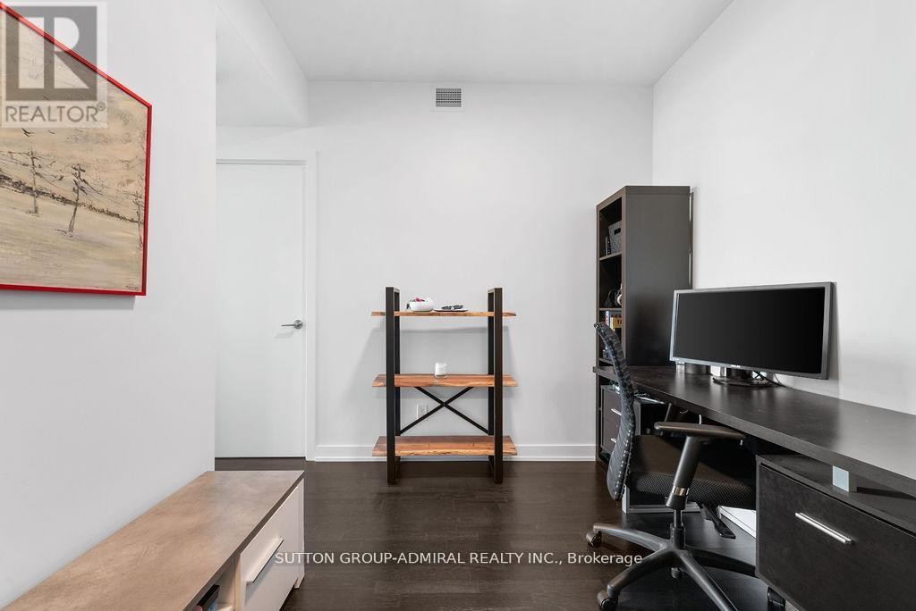 












1105 - 501 ST. CLAIR AVENUE

,
Toronto (Casa Loma),




Ontario
M5P0A2

