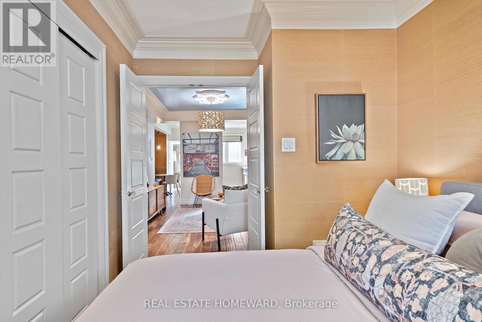 












142 BELLWOODS AVENUE

,
Toronto (Trinity-Bellwoods),




Ontario
M6J2P4

