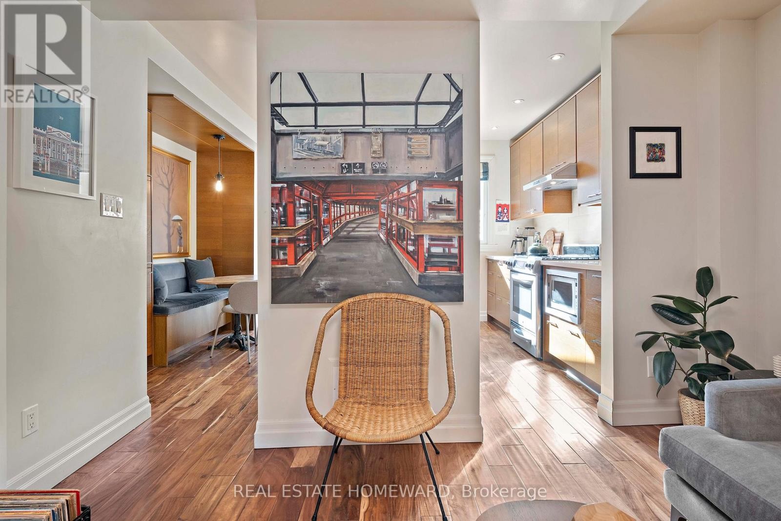 












142 BELLWOODS AVENUE

,
Toronto (Trinity-Bellwoods),




Ontario
M6J2P4

