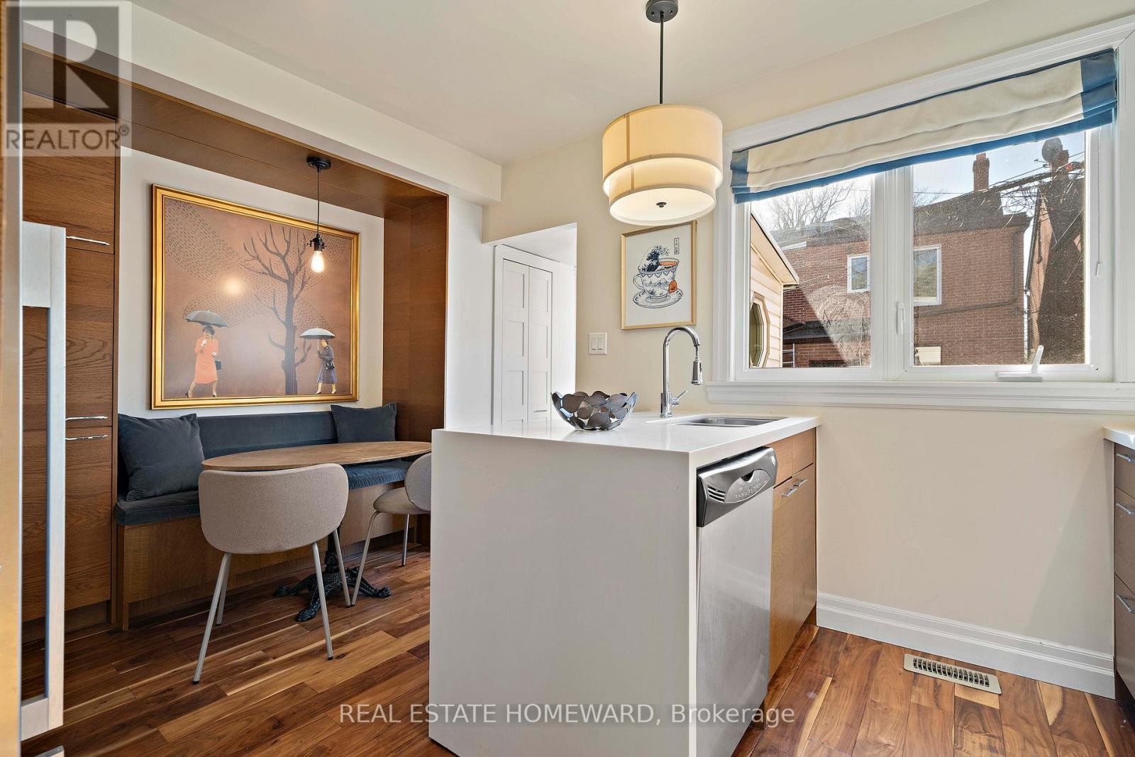 












142 BELLWOODS AVENUE

,
Toronto (Trinity-Bellwoods),




Ontario
M6J2P4

