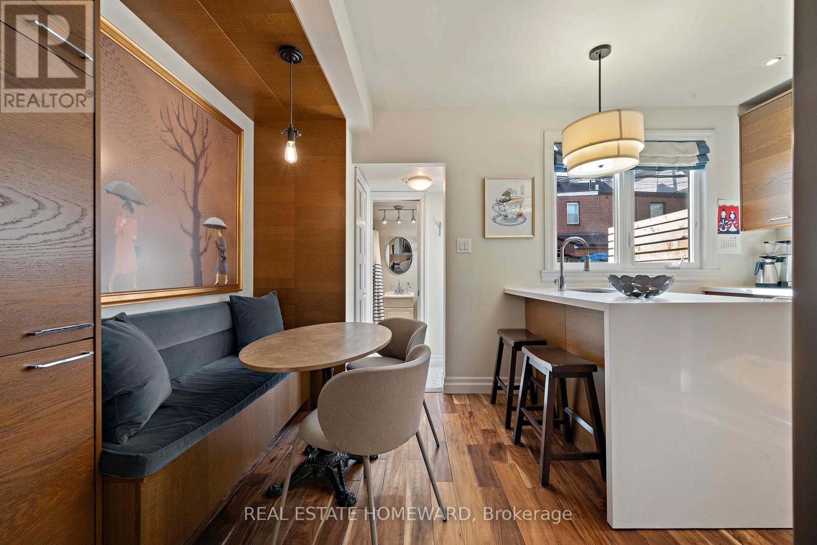 












142 BELLWOODS AVENUE

,
Toronto (Trinity-Bellwoods),




Ontario
M6J2P4

