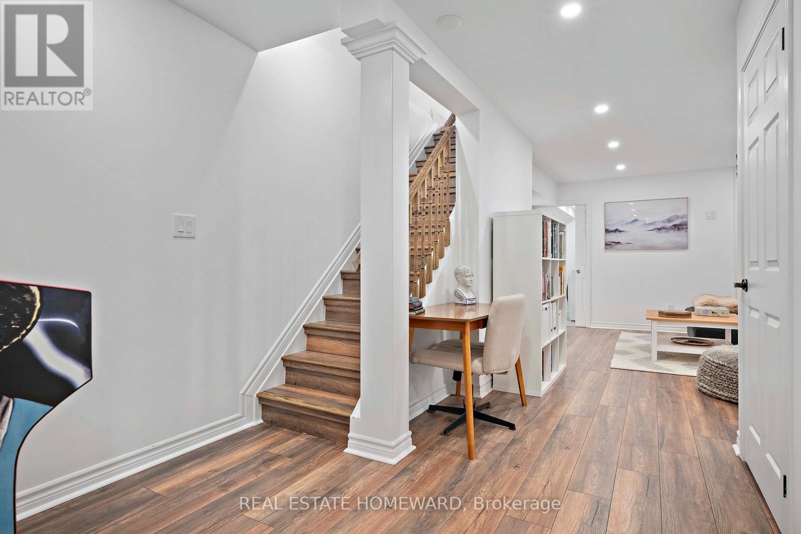 












142 BELLWOODS AVENUE

,
Toronto (Trinity-Bellwoods),




Ontario
M6J2P4

