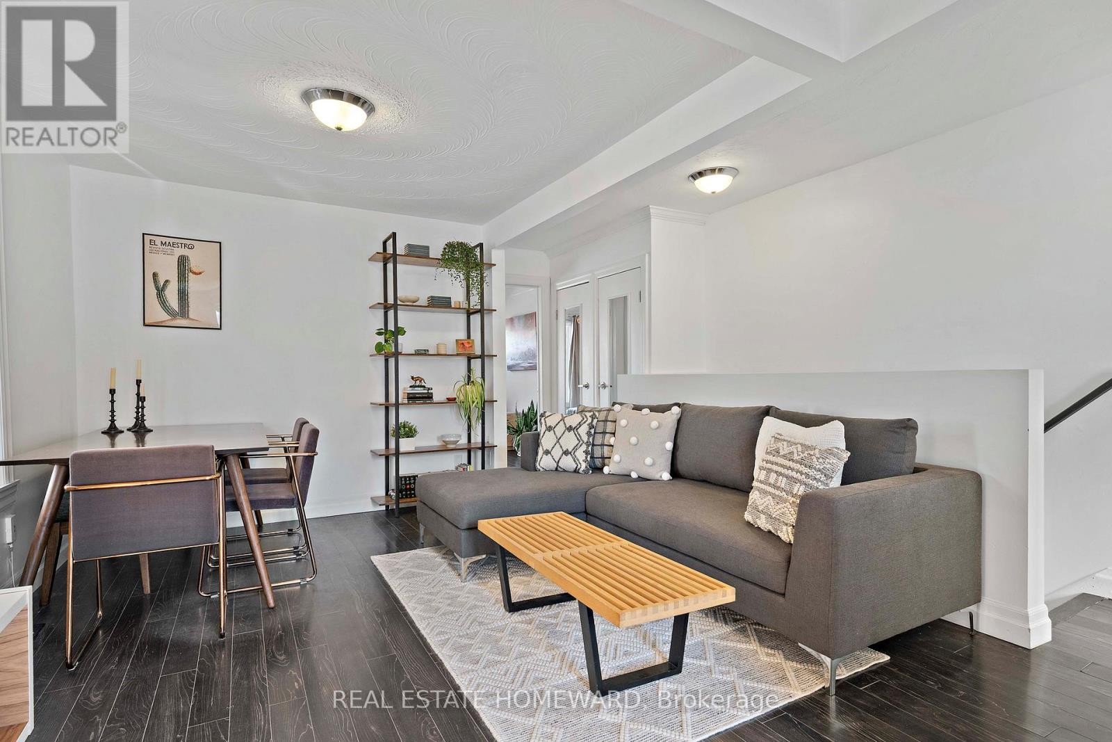 












142 BELLWOODS AVENUE

,
Toronto (Trinity-Bellwoods),




Ontario
M6J2P4

