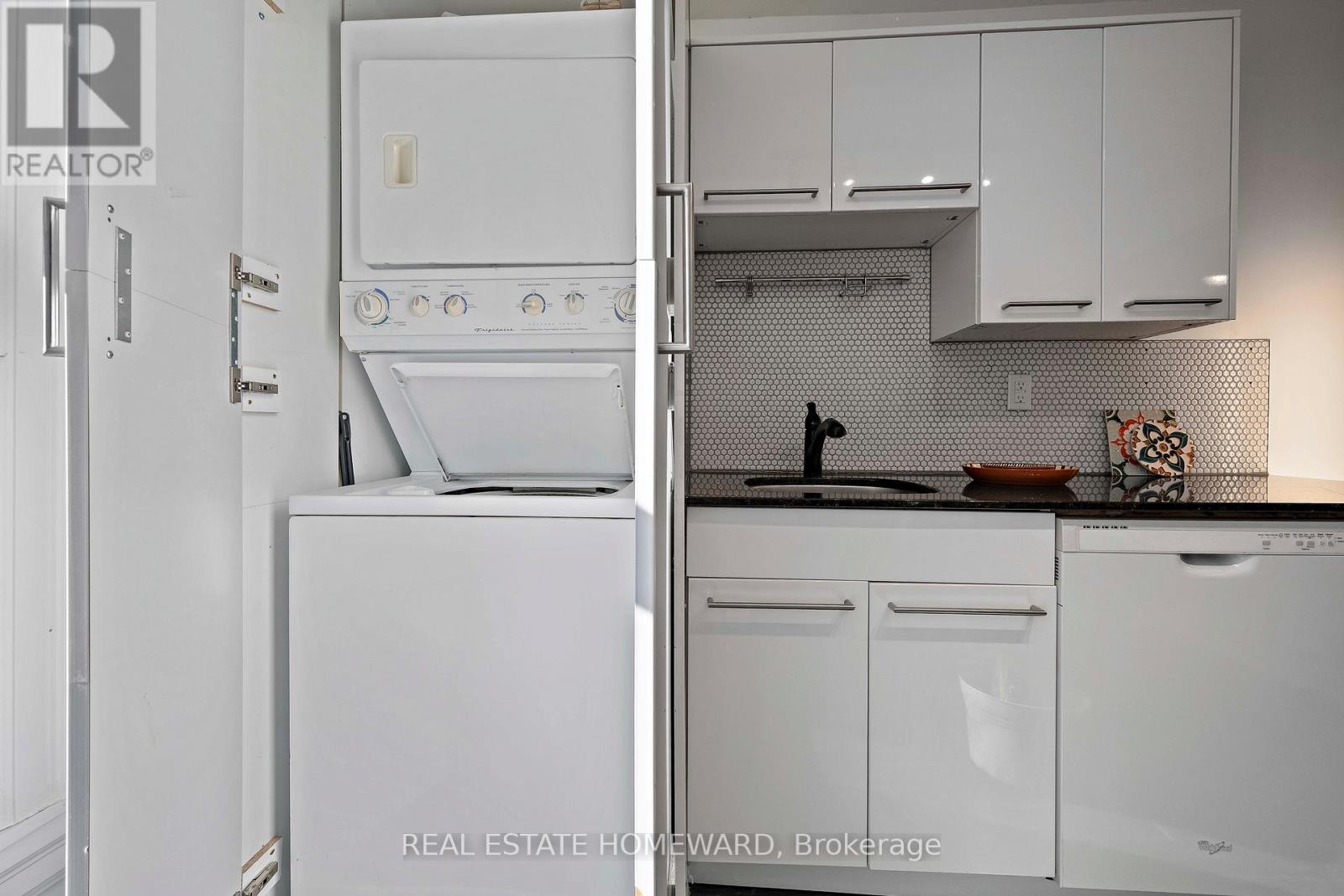 












142 BELLWOODS AVENUE

,
Toronto (Trinity-Bellwoods),




Ontario
M6J2P4

