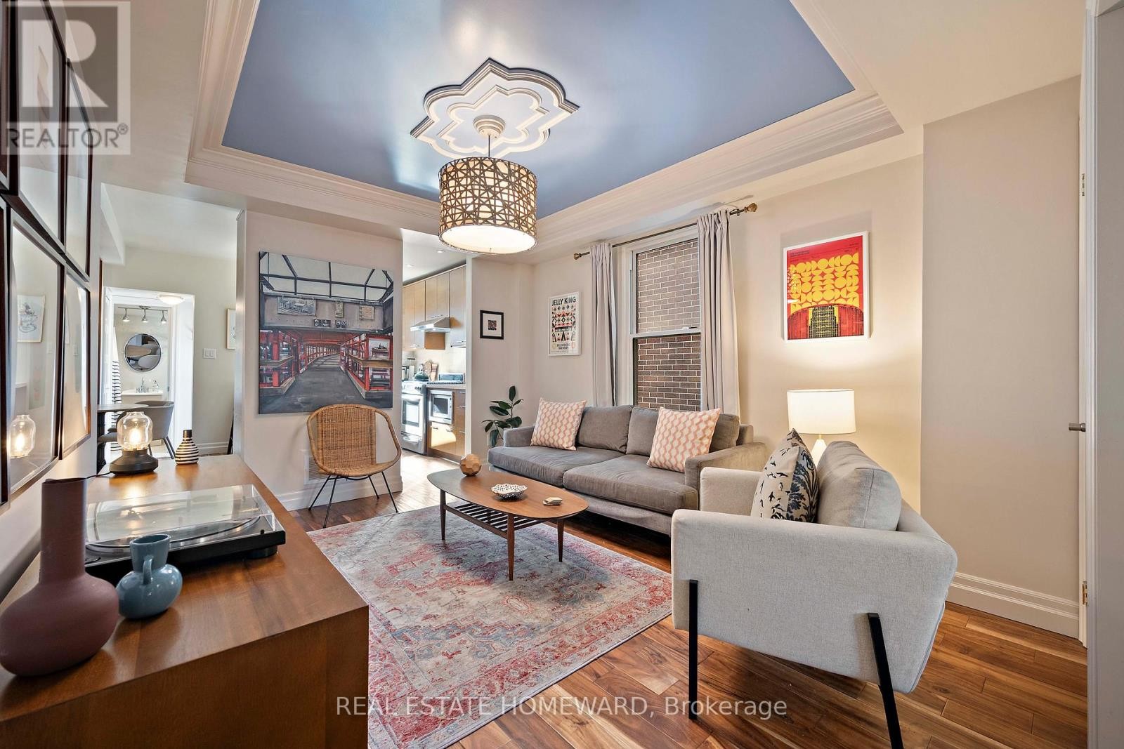 












142 BELLWOODS AVENUE

,
Toronto (Trinity-Bellwoods),




Ontario
M6J2P4

