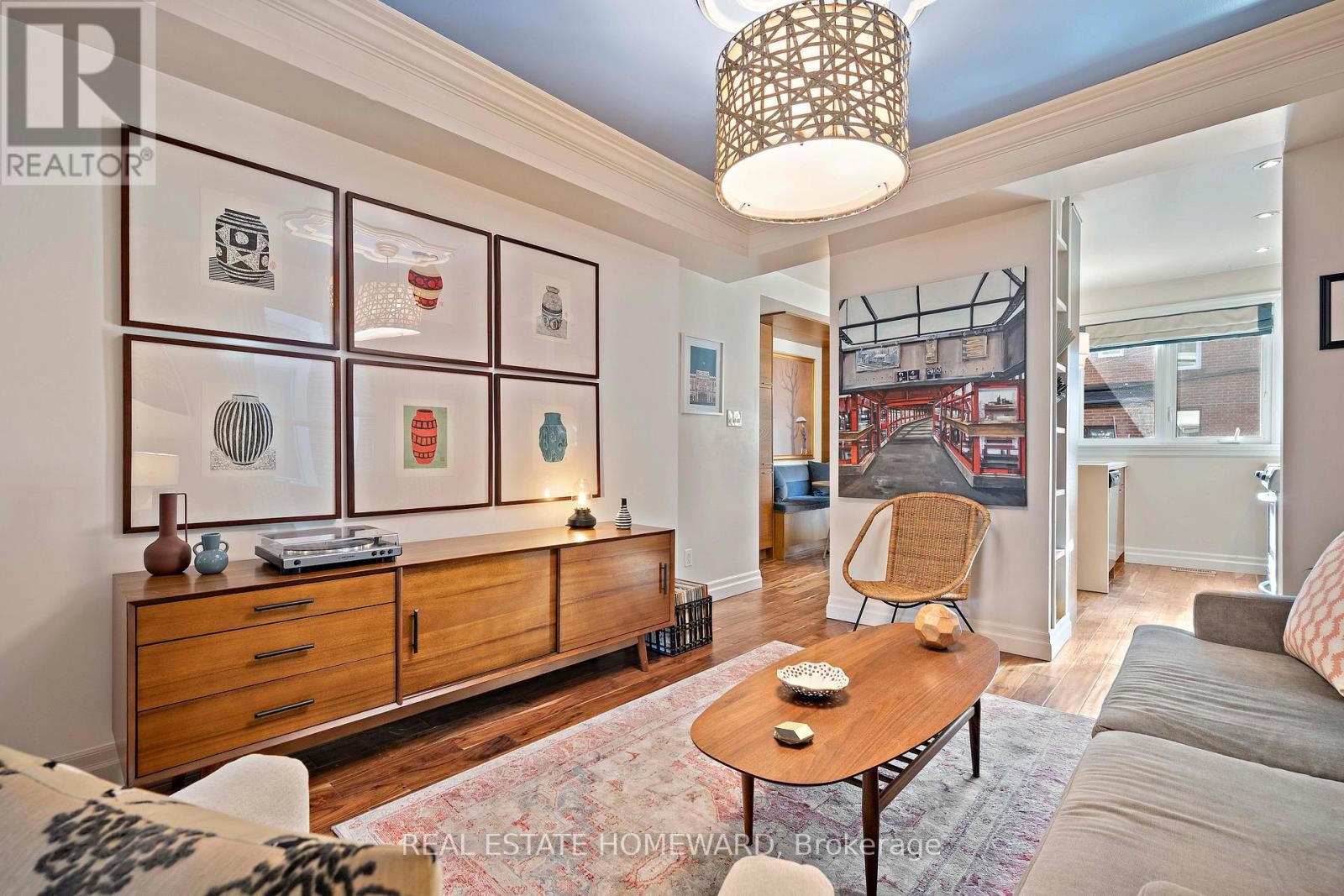 












142 BELLWOODS AVENUE

,
Toronto (Trinity-Bellwoods),




Ontario
M6J2P4

