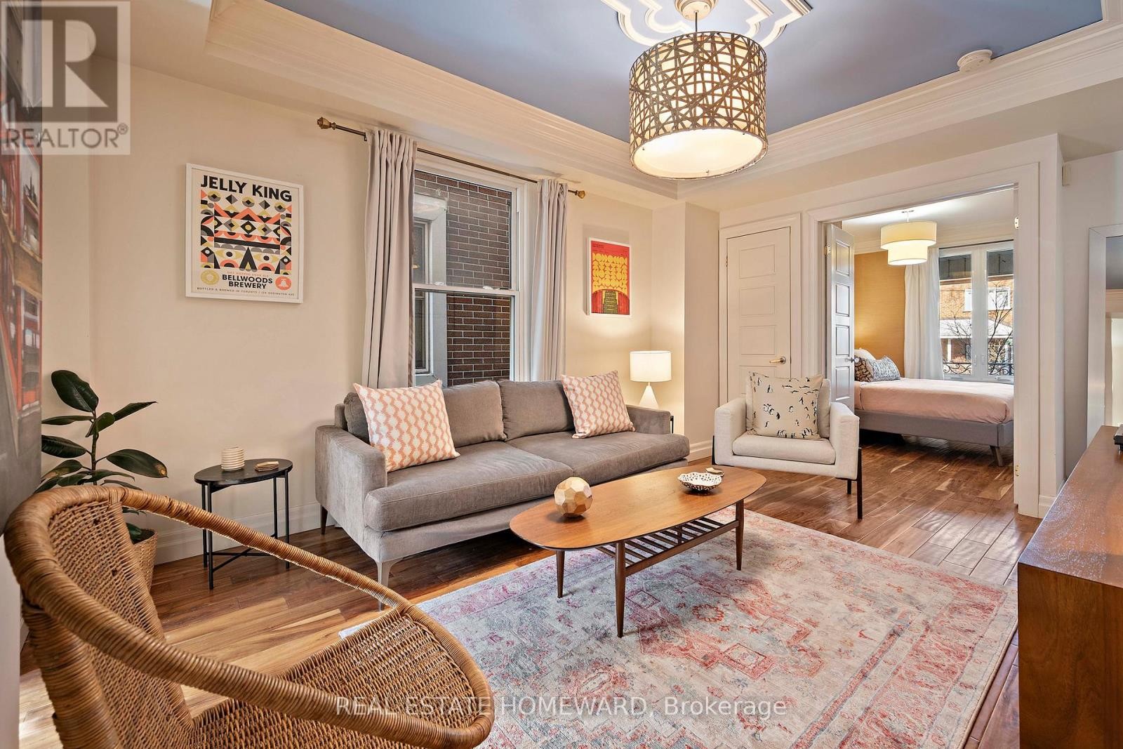 












142 BELLWOODS AVENUE

,
Toronto (Trinity-Bellwoods),




Ontario
M6J2P4

